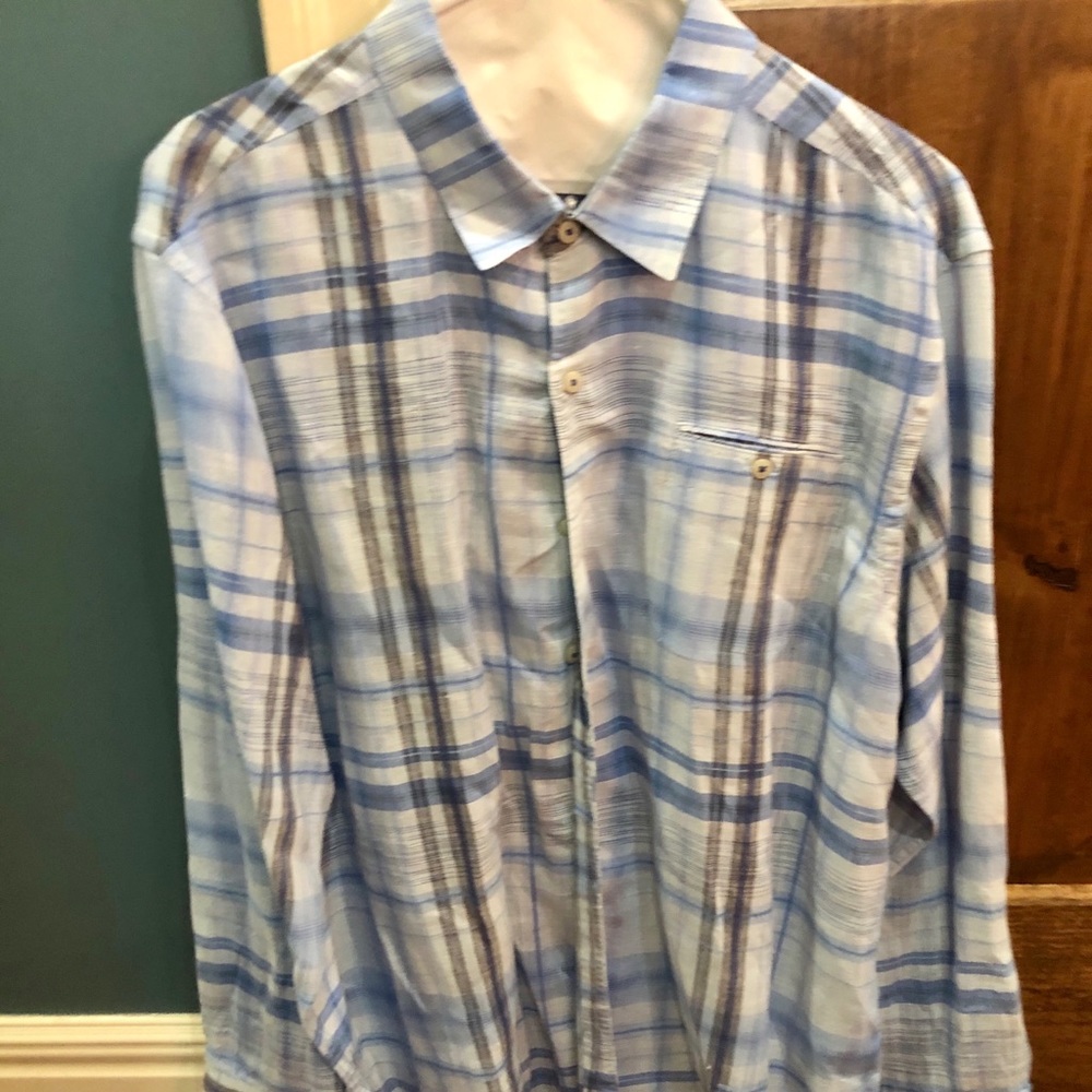 Men’s Tommy Bahama button down shirt
